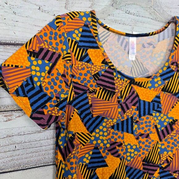 LuLaRoe Classic Tee M Geometric Abstract Hi Low Top - Picture 3 of 7